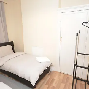 Cheerful 4 Bedroom House In Greater Londres