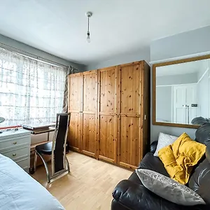 Spacious Double Bedroom In Shooters Hill Homestay