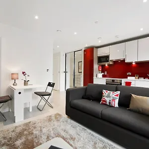 Cool Dalston Studio With Balcony And Gym Apartment